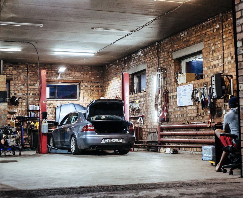 Car Garage in Dubai | Get your car repaired easily at AAA Service Center
