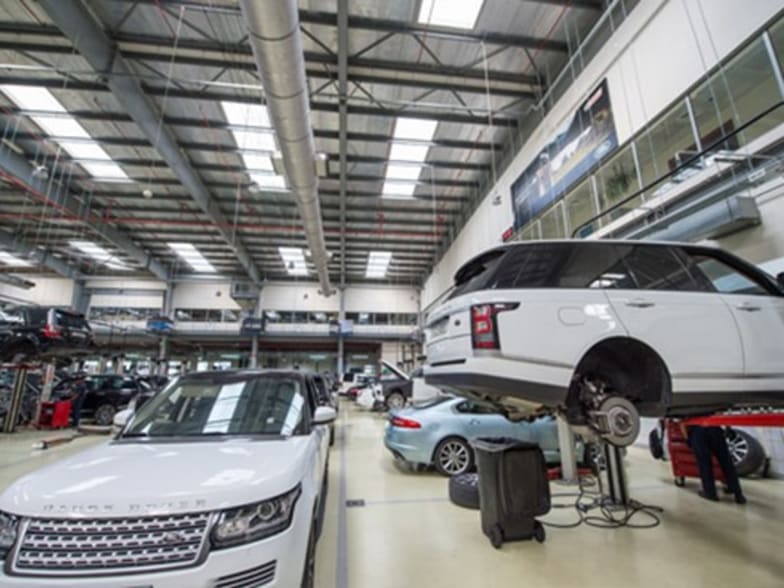 Range Rover Service Centre Dubai gives the right vehicle servicing