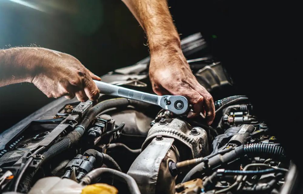 What Are the Signs That You Need a Car Mechanic Immediately