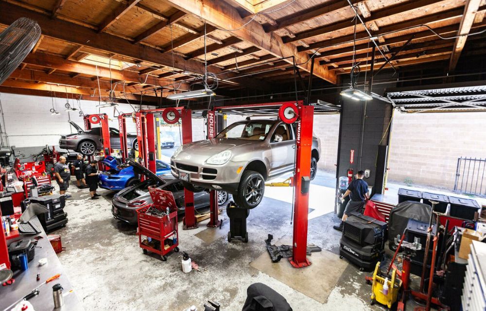 What Should You Look for When Selecting a Garage for Your Vehicle